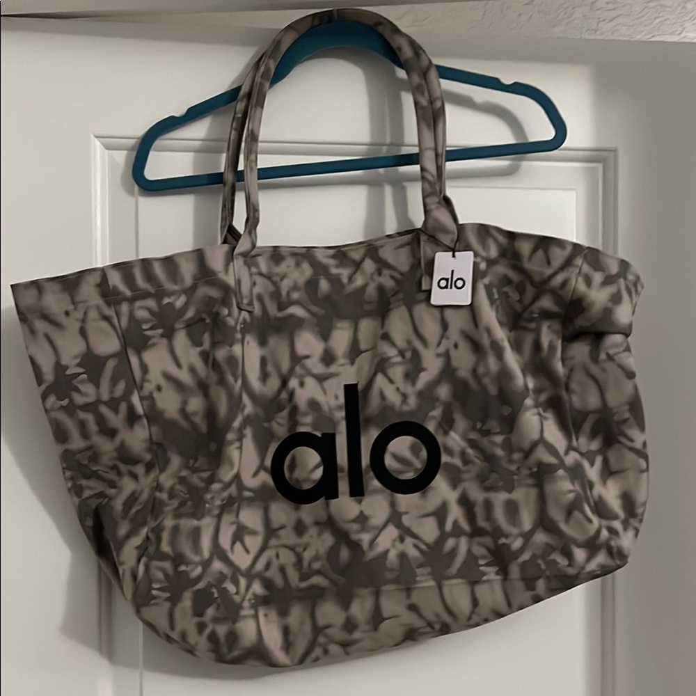 ALO Yoga NOT IN STORES Black and Gray Tote Bag for Everyday Use